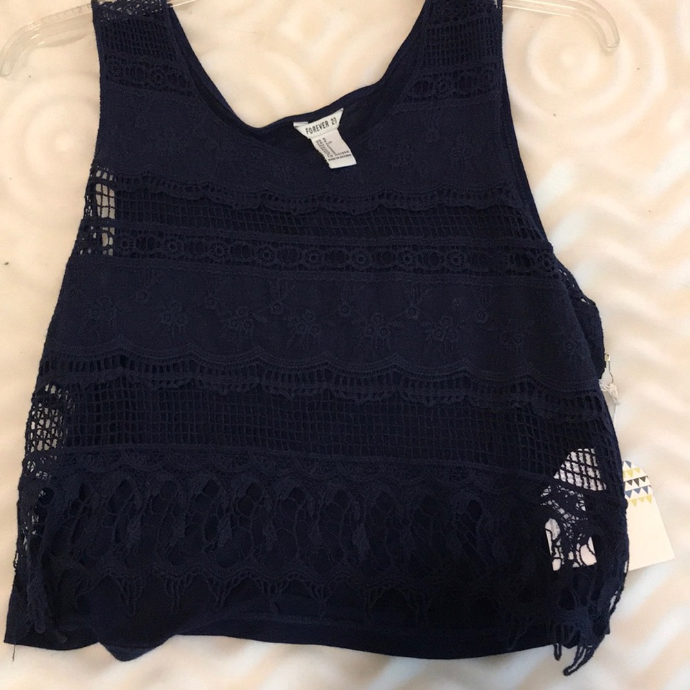 💓 Navy lace crop top